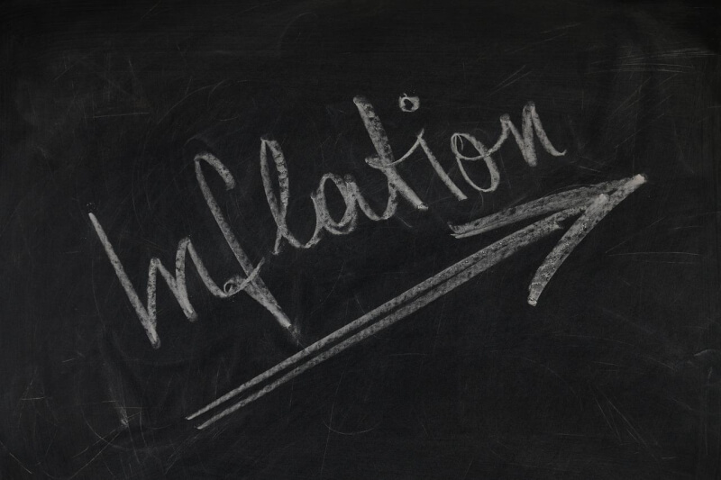 칠판에 Inflation이라고 써있음