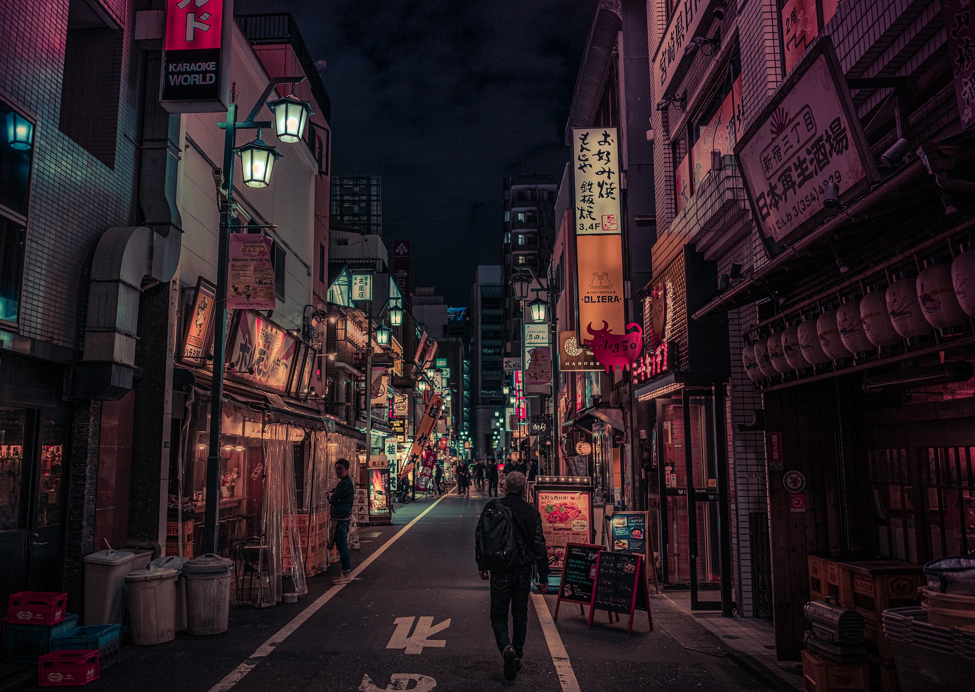 일본의 음식점들이 몰린 골목의 야경